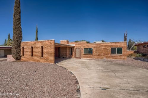 8357 25th St, Tucson, AZ 85710-7207