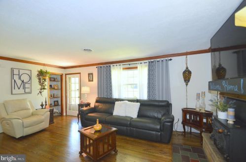 48 Calvin Unger Ln, Berkeley Springs WV 25411-5181 exterior