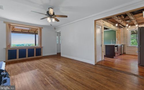 2180 Sky Top Trl, York PA  17315-2272 exterior