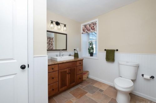 41 New Marker Rd, Wapping CT  06074-1863 exterior