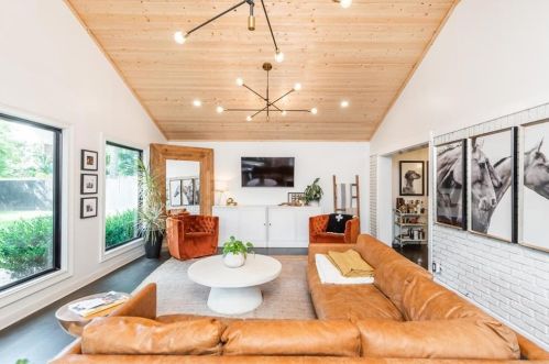 2334 Cortez Way, Atlanta GA  30319-3914 exterior