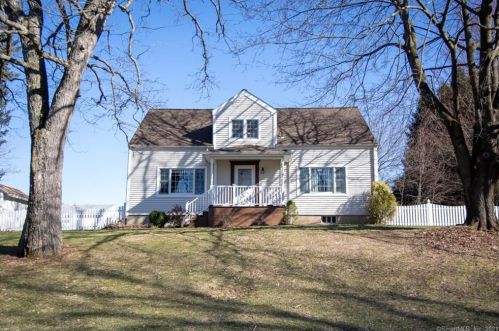 65 9th District Rd, Somers, CT 06071-1913