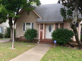 2211 13th Pl, Tulsa OK  74104 exterior