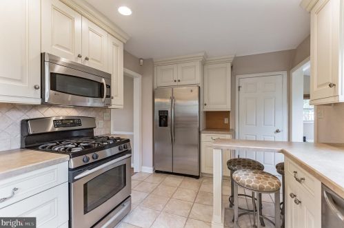 302 Crestwood Ave, Haddonfield NJ 08033-2917 exterior