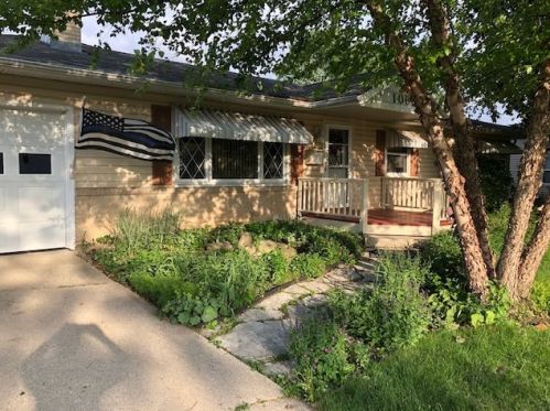 1065 3rd St, Hillcrest, IL 61068-1757