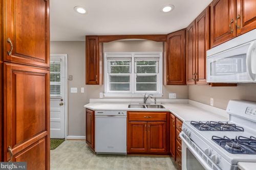 7209 Lamar Dr, Springfield VA  22150-3129 exterior