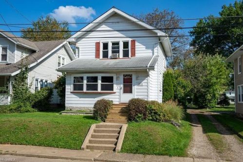 860 10th St, Massillon, OH 44646-4594