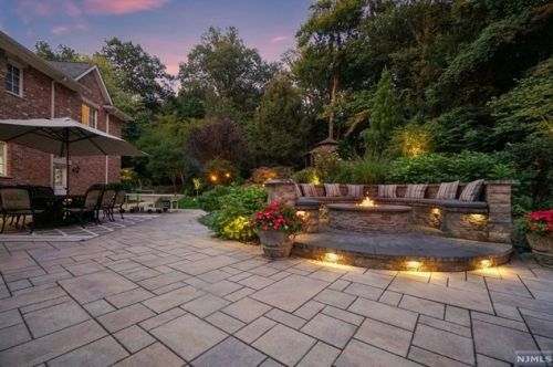 220 Hillside Ave, Cresskill, NJ 07626-1627