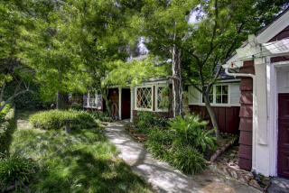 2841 Roscomare Rd, Los Angeles, CA 90077-1626