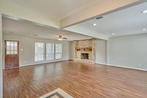 724 Vicksburg Ct, Conroe TX  77302-3836 exterior