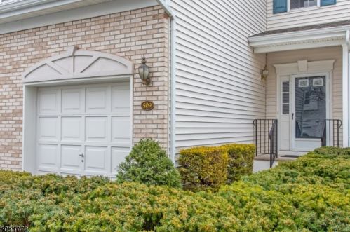 509 Coventry Dr, Nutley, NJ 07110-3949