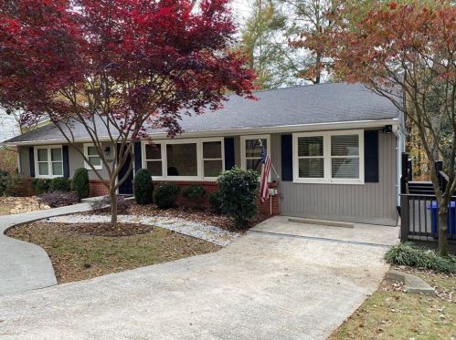 2069 Fairway Cir, Atlanta GA  30319-3824 exterior