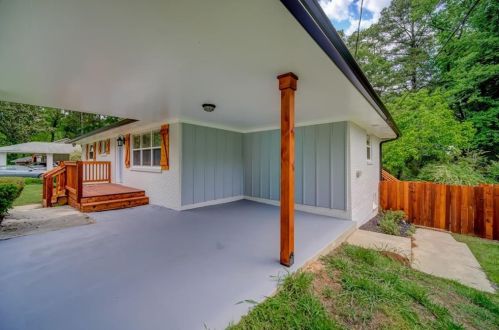 2574 Lancaster Dr, Atlanta GA  30344-2329 exterior
