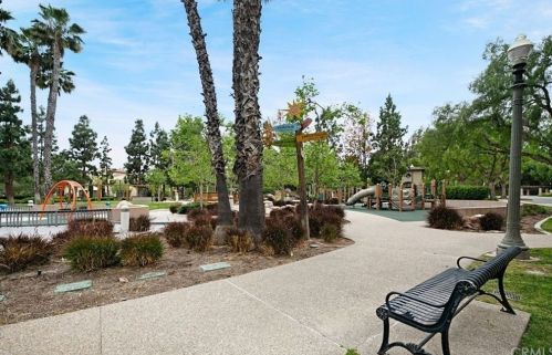 72 Salton, Irvine CA  92602-2425 exterior