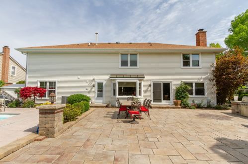 530 Rutgers Ln, Elk Grove Vlg, IL 60007-7064