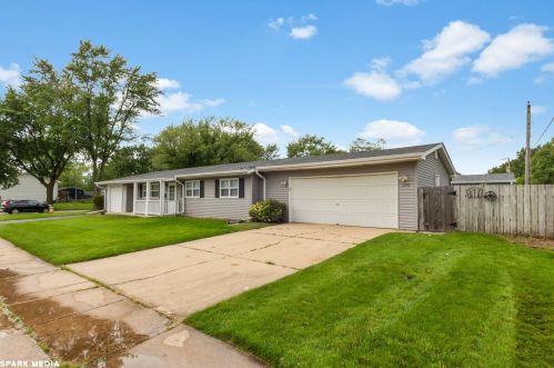 1240 Walnut Ave, Hanover Park, IL 60133-6450