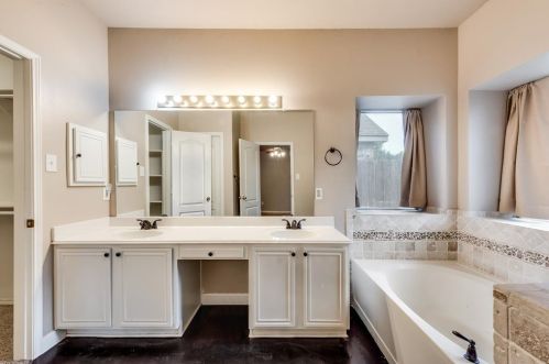 5700 Trinity Ln, Fort Worth TX  76137-5547 exterior