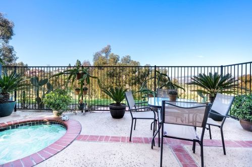 7315 Singingwood Dr, Anaheim CA 92808-1701 exterior