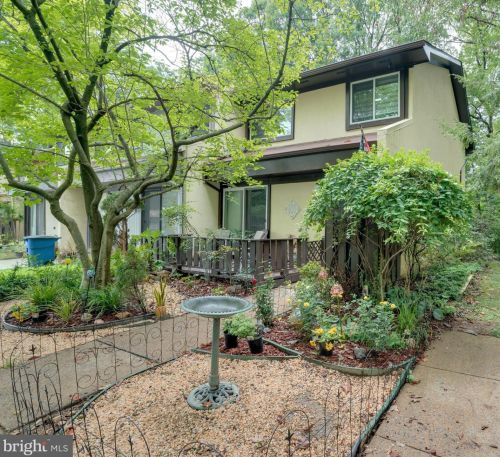 2132 Cartwright Pl, Herndon VA  20191-1906 exterior