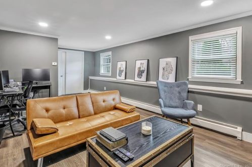 26 Perch Rd, Huntington CT  06484-1824 exterior