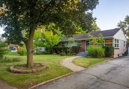 215 Union St, Bull Valley, IL 60014-6031