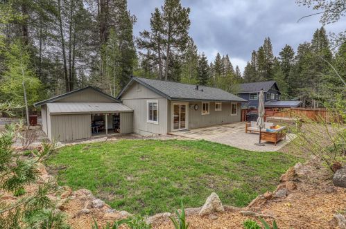 10614 Pine Cone Dr, Truckee CA  96161-3130 exterior