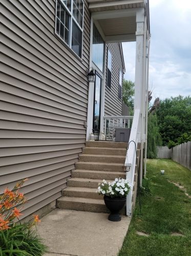 82 Seton Creek Dr, Oswego, IL 60543-8483