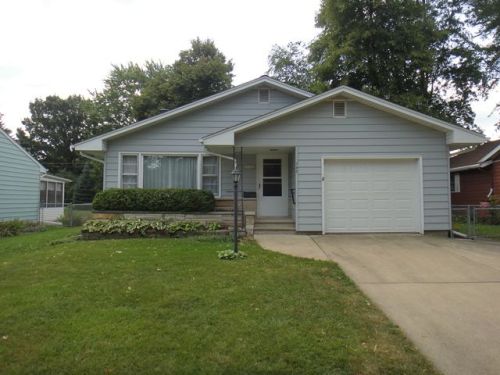 348 Garden Ct, Sycamore, IL 60178-2414