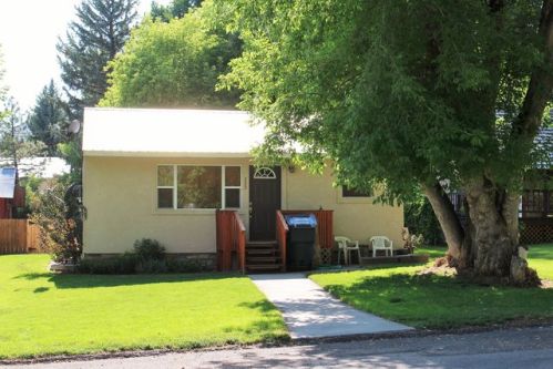 555 6th St, Meeker, CO 81641-3242