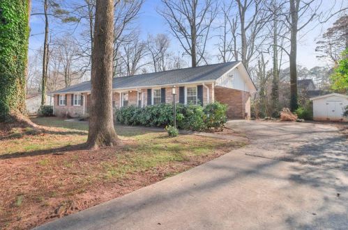 697 Kiowa Dr, Marietta, GA 30060-7221