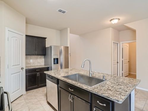 5009 Grayson Rdg Dr, Fort Worth TX  76179 exterior