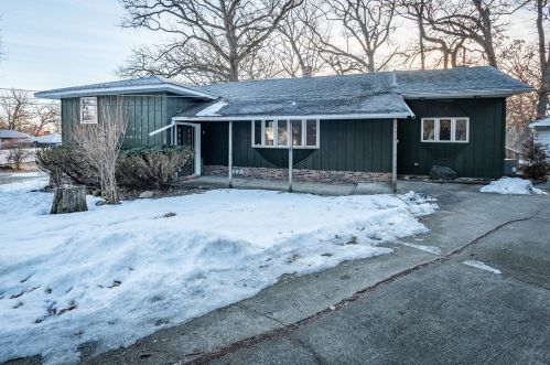 15501 Waverly Ave, Oak Forest, IL 60452-3611