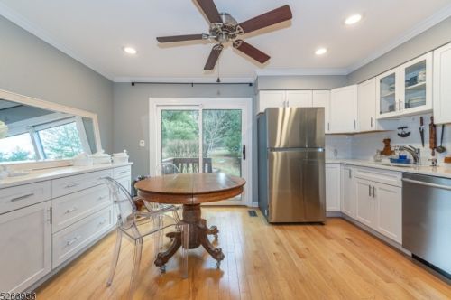 132 Locust Ct, Flemington, NJ 08822-2000