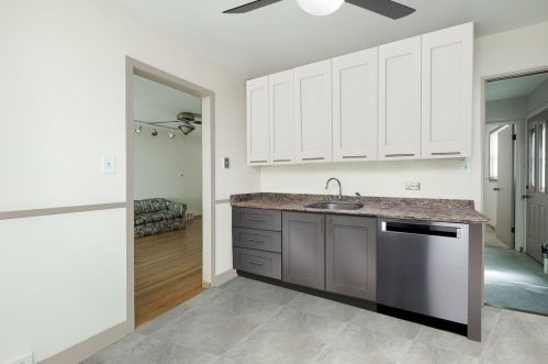 449 Geneva Ave, Hillside, IL 60162-1718