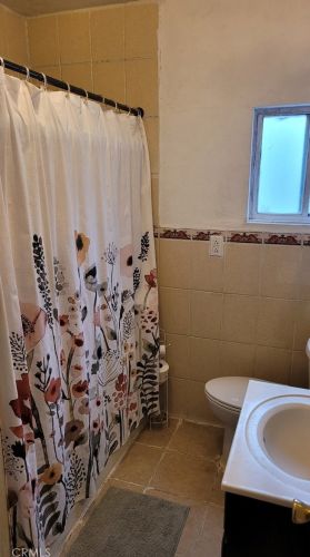 13214 Roselle Ave, Hawthorne CA  90250-6120 exterior