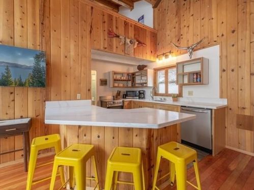 13584 Moraine Rd, Truckee CA  96161-3837 exterior