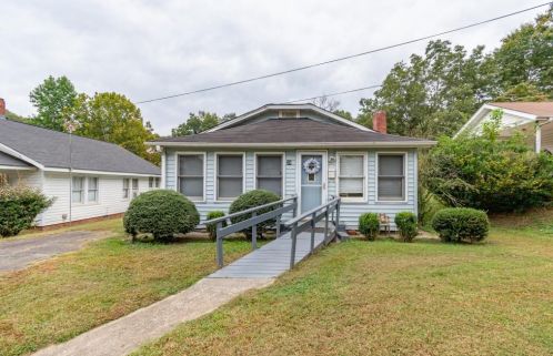 39 Park St, Buford, GA 30518-3054