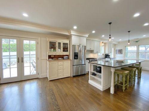 10 Edith Ln, Norwalk, CT 06851-1523