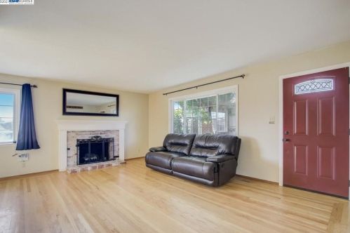 21906 Vernetti Way, Hayward, CA 94546-6544