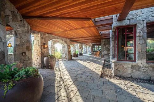 8207 Fallen Leaf Way, Truckee CA  96161-4273 exterior
