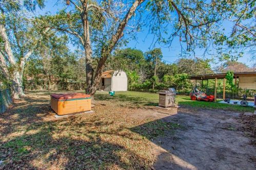 649 Lorrain St, Angleton TX 77515-3409 exterior