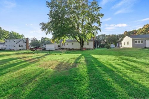 42 Lathrop Dr, Coventry, CT 06238-1120