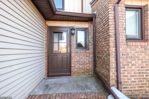 33 Saxonney Cir, Flemington, NJ 08822-6804