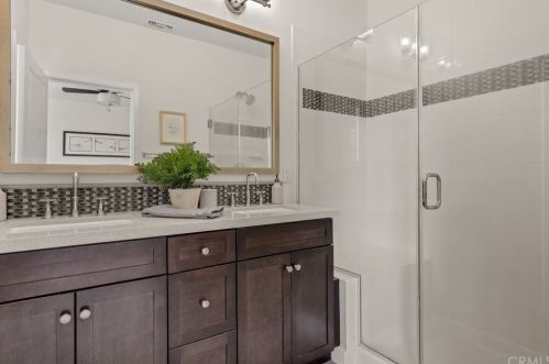 806 Santa Ana Blvd, Santa Ana CA 92701-3962 exterior