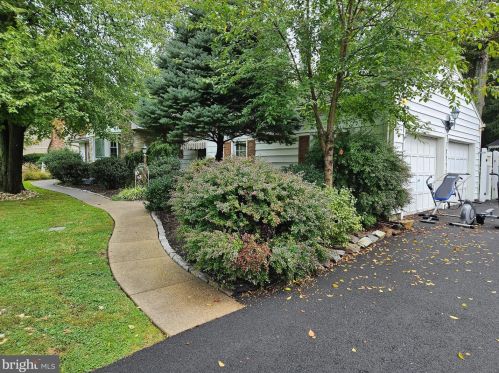 18 Ravine Rd, Trenton, NJ 08628-2405