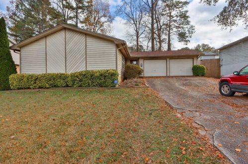 1709 Merry Oak Rd, Marietta, GA 30008-5833