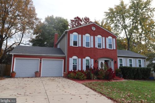 8005 Lake Pleasant Dr, Springfield VA  22153-3005 exterior