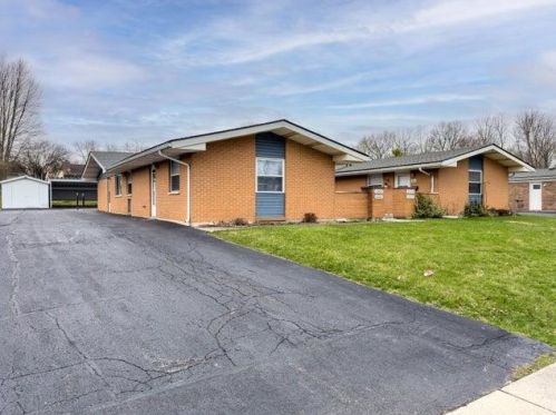 2416-2422 Red Coach Dr, Springfield OH  45503-1238 exterior