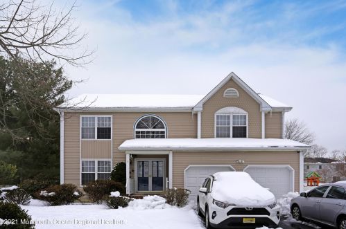 5 Lotus Ct, Tinton Falls, NJ 07712-7259