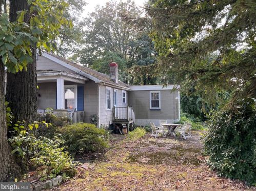 519 Irish Hill Rd, Runnemede, NJ 08078-1437